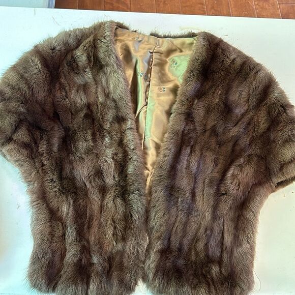 Beautiful for stole cape with pocket - Picture 4 of 7
